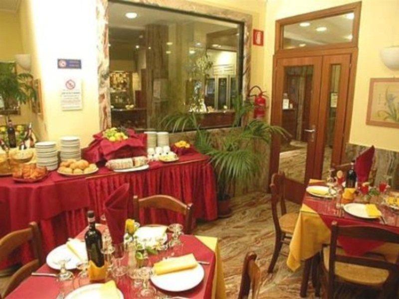 ホテル コローレ フィレンツェ レストラン 写真